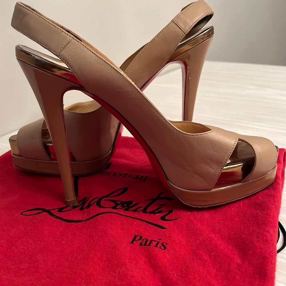 Christian Louboutin nude mixed leather & patent slingback heel size 38 (euro)